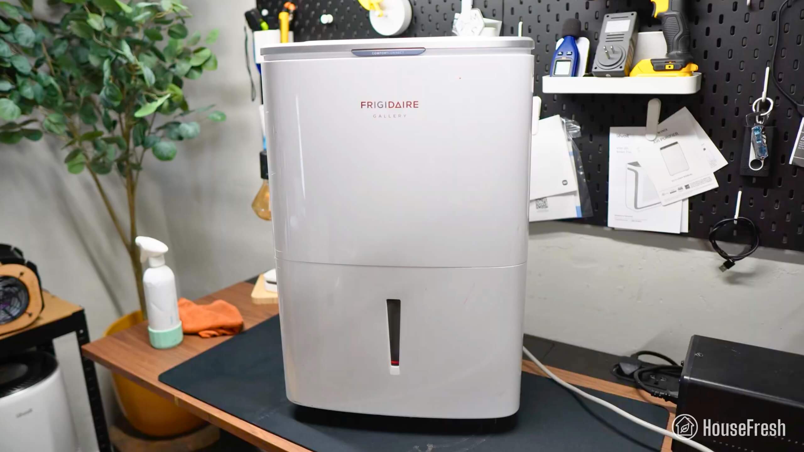Frigidaire FGAC5044W1 Basement